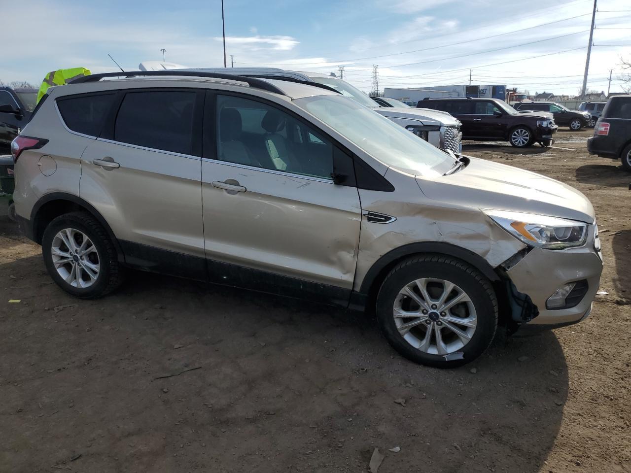 2017 FORD ESCAPE SE - Image 4