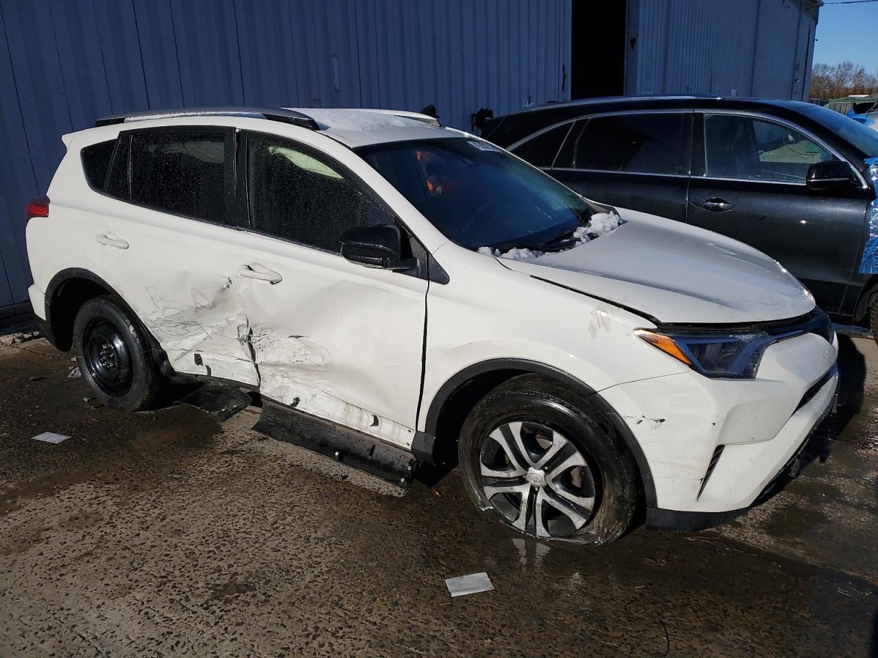 2018 TOYOTA RAV4 LE - Фото 4
