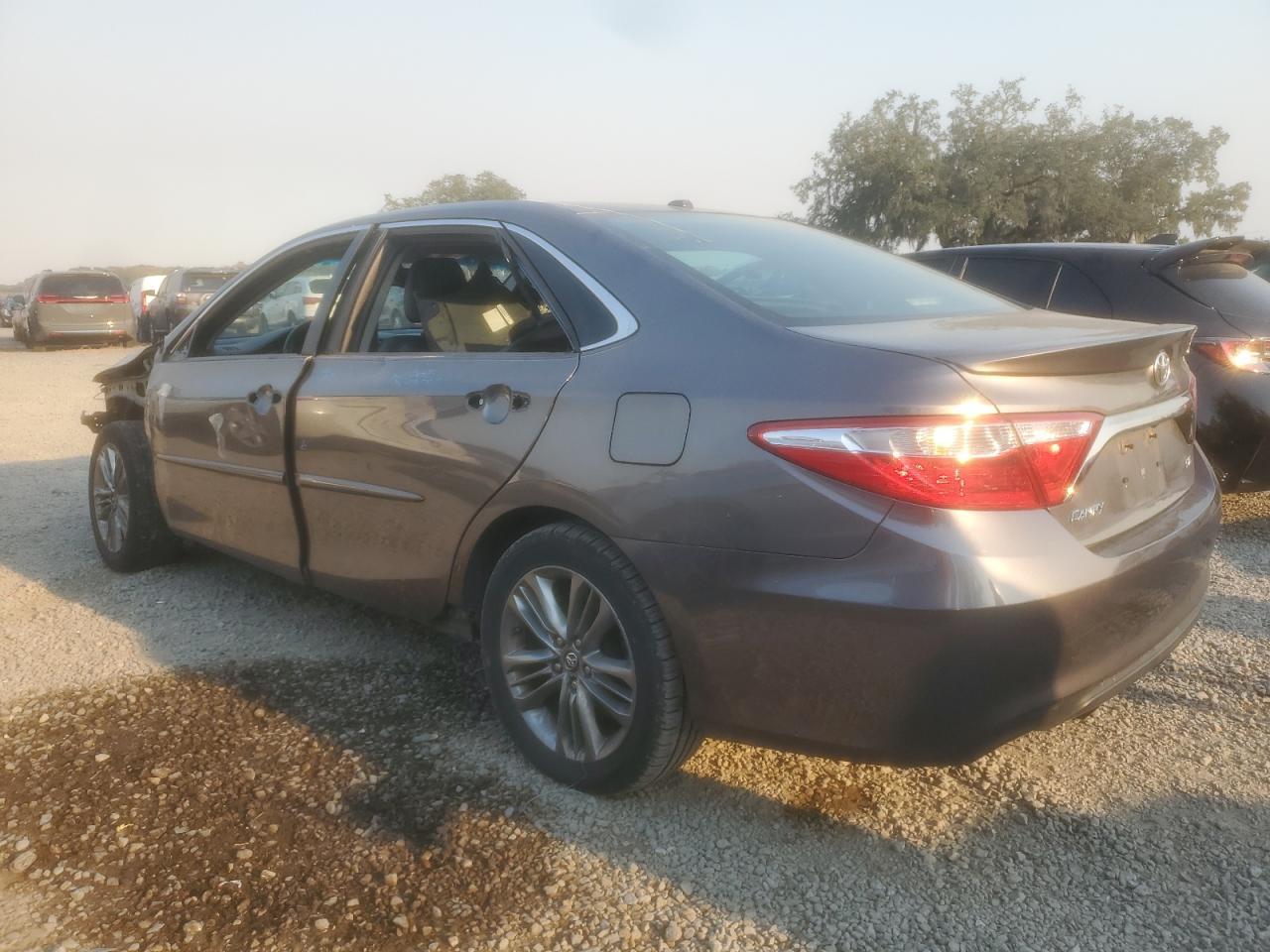2016 TOYOTA CAMRY LE - Image 2