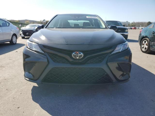 2020 Toyota Camry Se - Фото 5