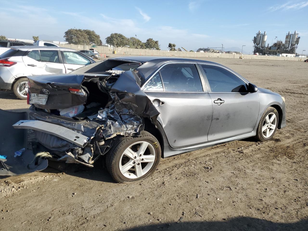 2014 TOYOTA CAMRY L - Фото 3