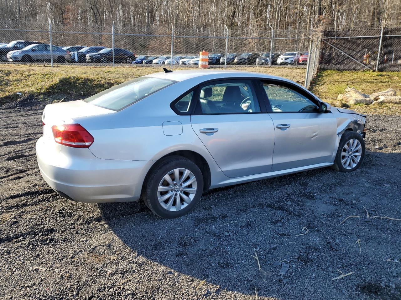 2015 VOLKSWAGEN PASSAT S - Фото 3