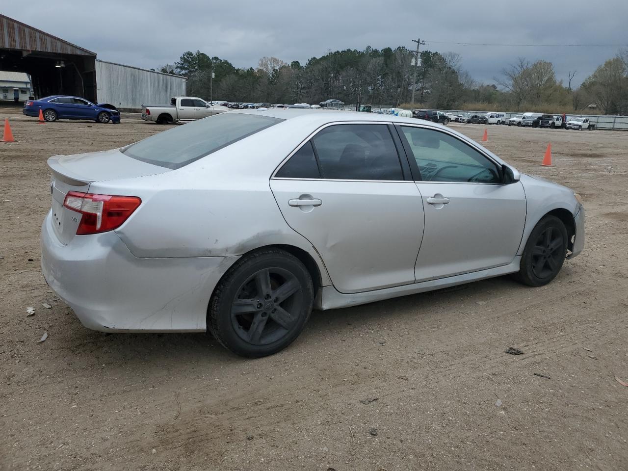 2012 TOYOTA CAMRY BASE - Фото 3