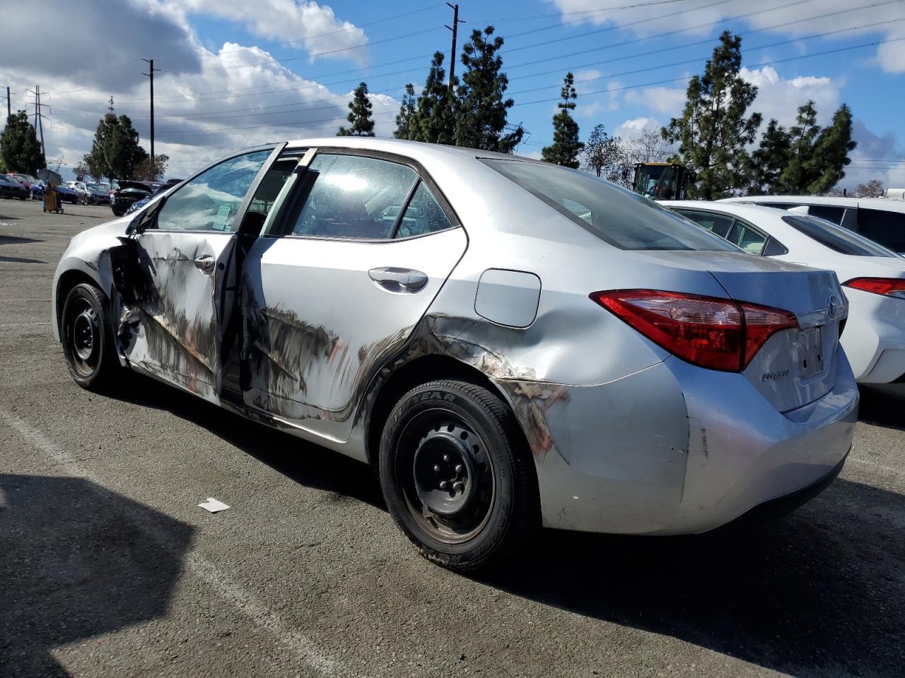 2018 TOYOTA COROLLA L - Фото 2