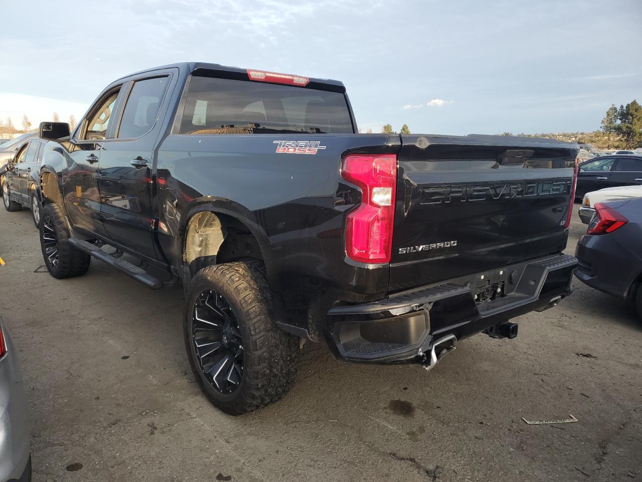 2021 CHEVROLET SILVERADO - Фото 2