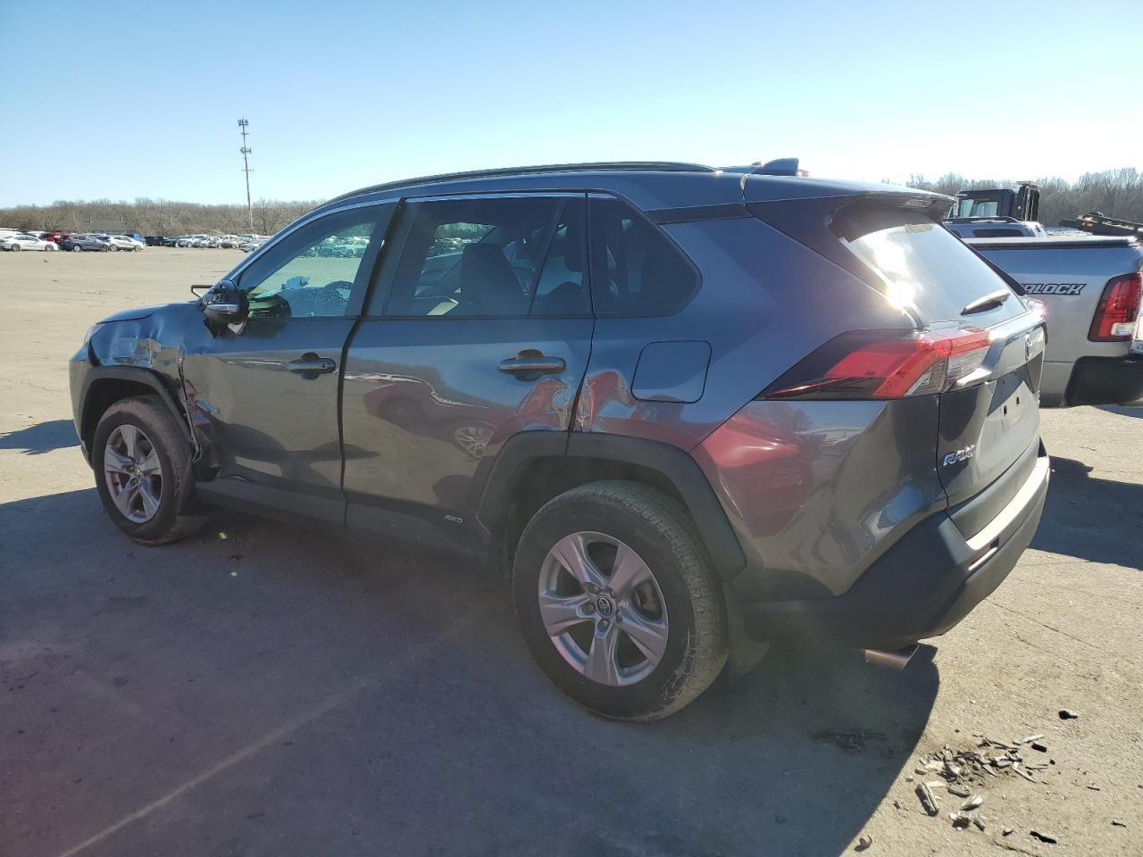 2022 TOYOTA RAV4 XLE - Image 2