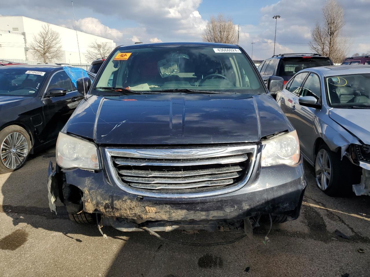 2014 CHRYSLER TOWN & COU - Фото 5
