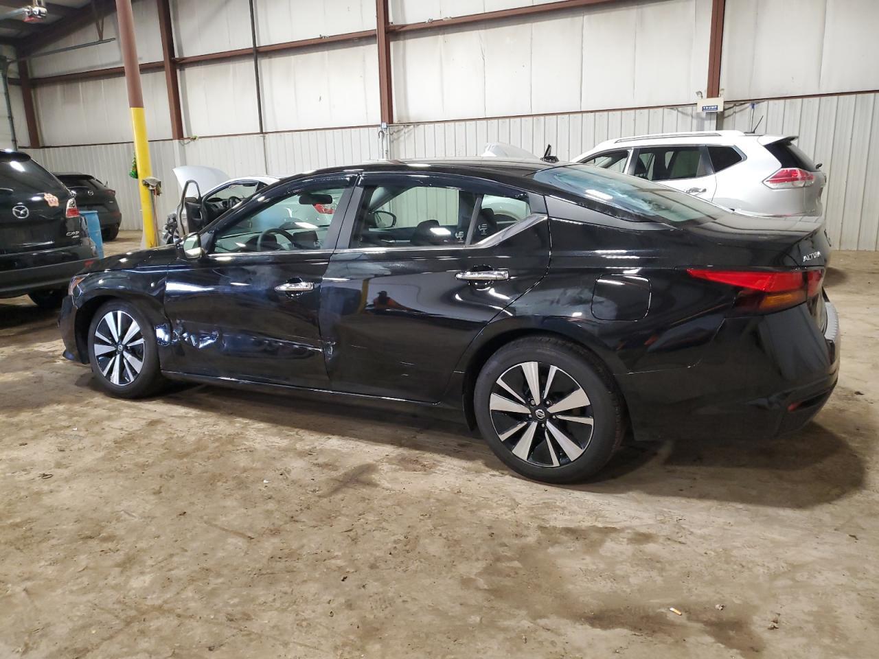 2022 NISSAN ALTIMA SV - Image 2