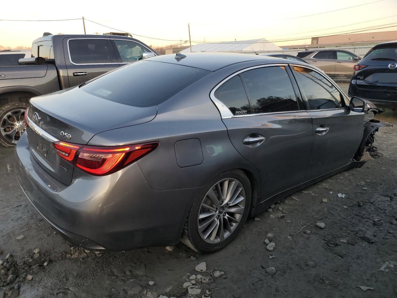2018 INFINITI Q50 LUXE - Image 3
