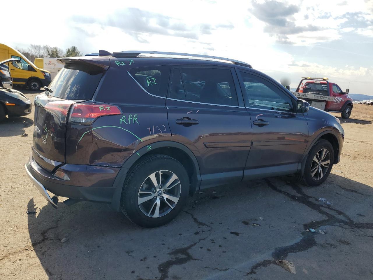 2016 TOYOTA RAV4 XLE - Фото 3