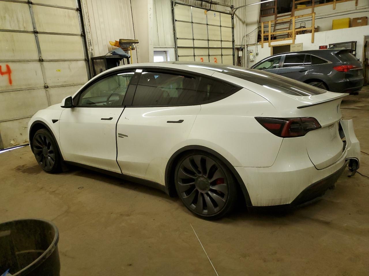 2022 TESLA MODEL Y - Фото 2
