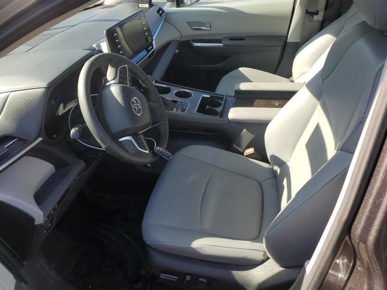 2023 TOYOTA SIENNA XLE - Фото 7
