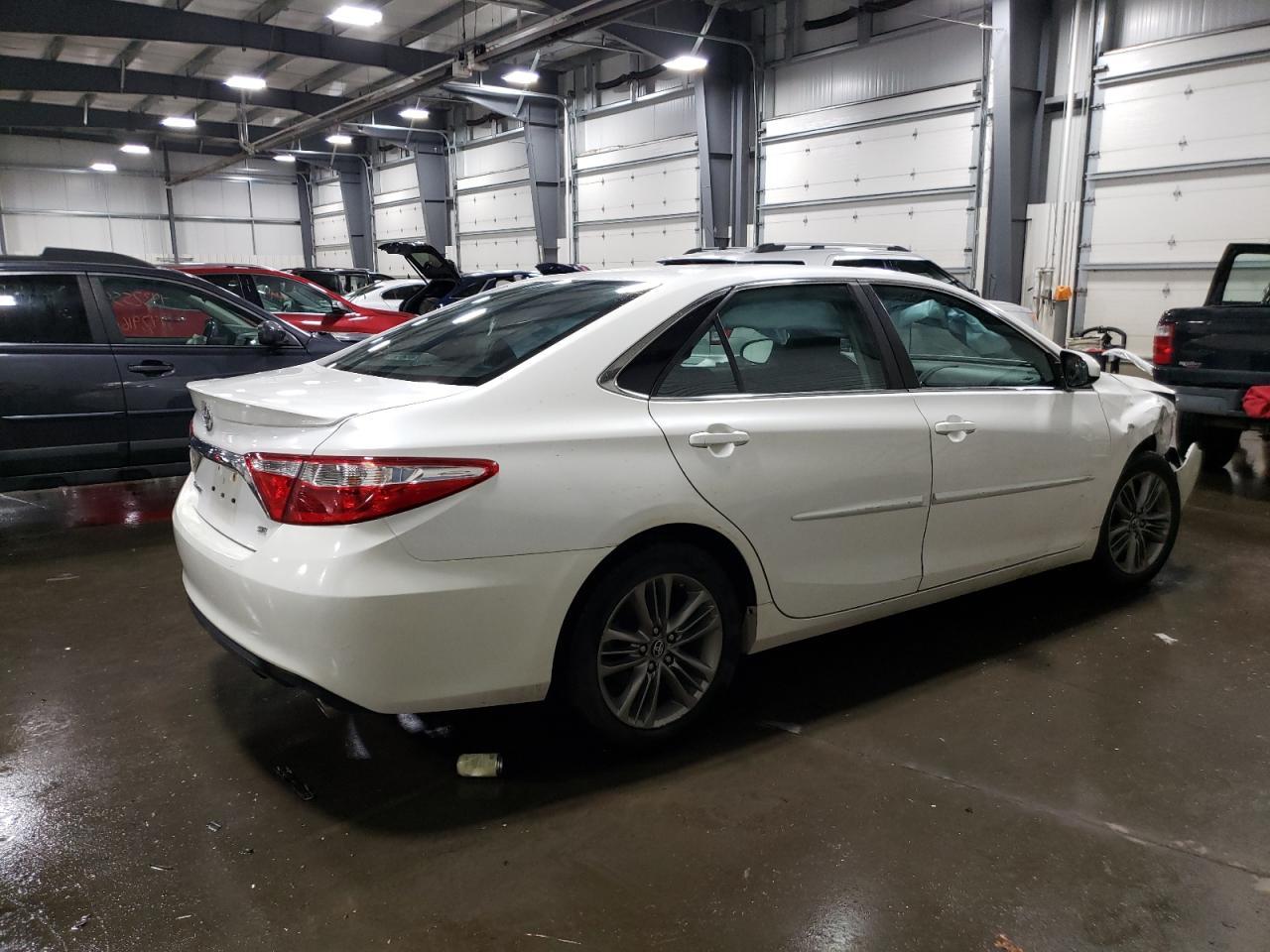 2017 TOYOTA CAMRY LE - Фото 3