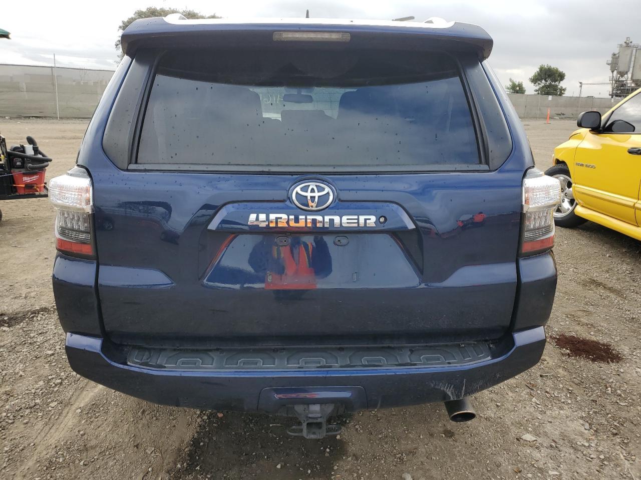 2018 TOYOTA 4RUNNER SR - Фото 6