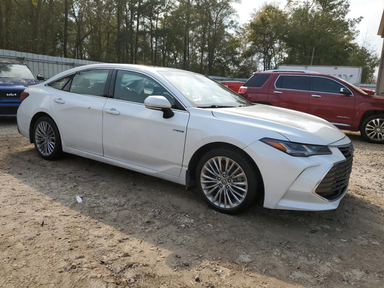 2019 TOYOTA AVALON XLE - Image 4