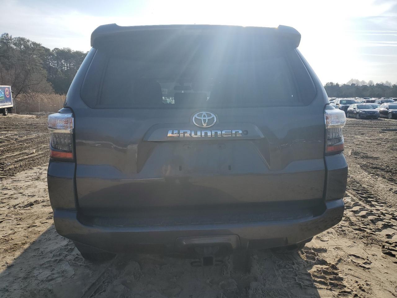 2017 TOYOTA 4RUNNER SR - Фото 6