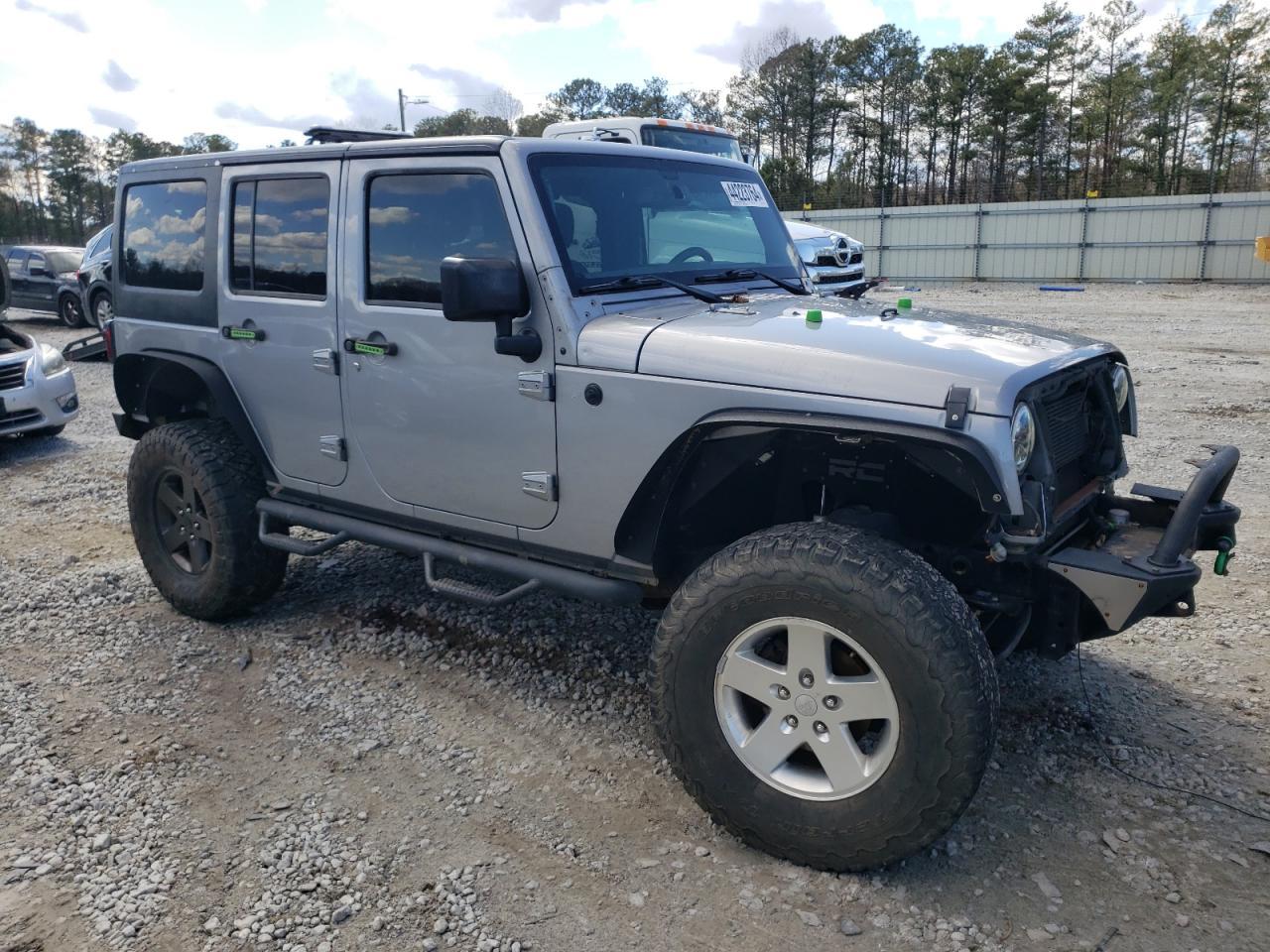 2015 JEEP WRANGLER U - Image 4