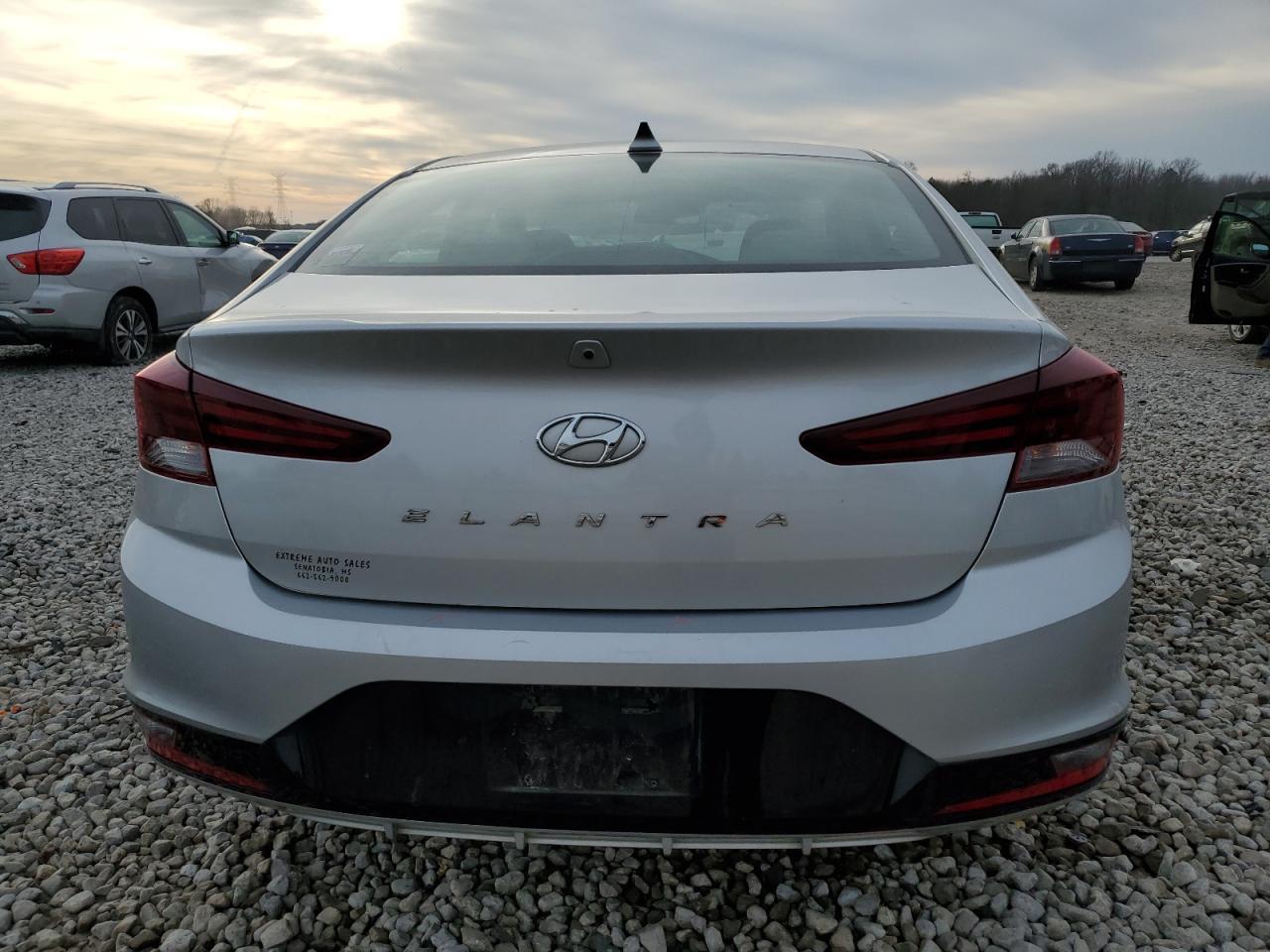2019 HYUNDAI ELANTRA SE - Фото 6