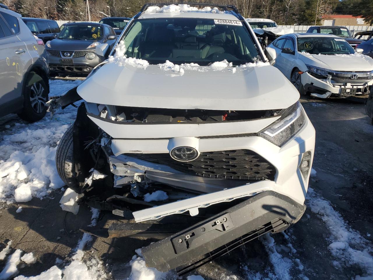 2024 TOYOTA RAV4 XLE P - Фото 5