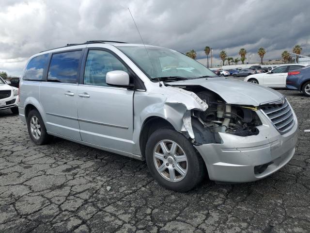 2010 Chrysler Town & Country Touring - Фото 4