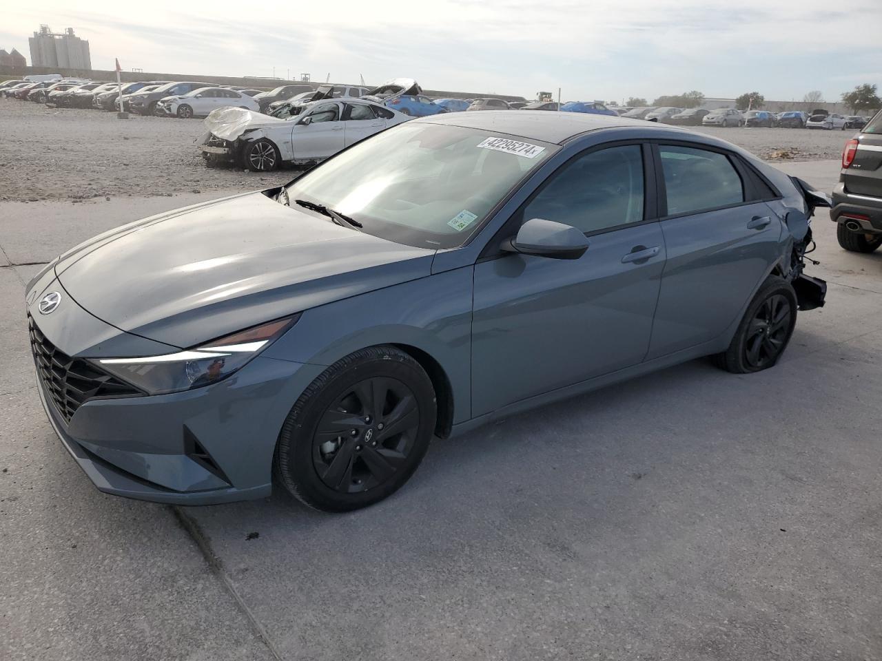 2022 HYUNDAI ELANTRA SE