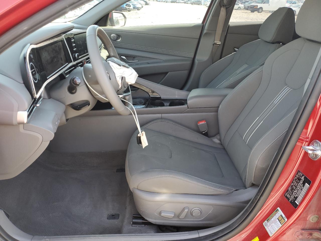 2022 HYUNDAI ELANTRA SE - Image 7