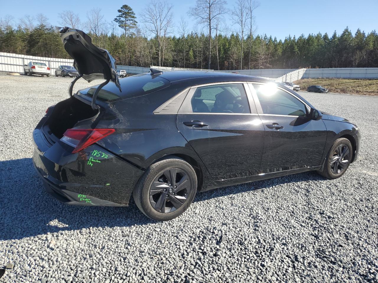 2022 HYUNDAI ELANTRA SE - Фото 3