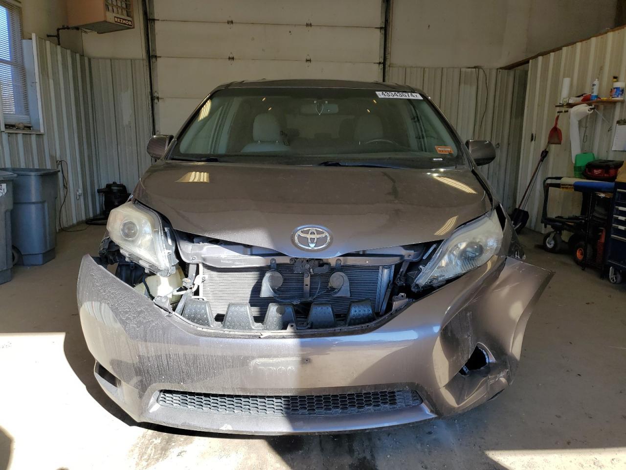 2015 TOYOTA SIENNA XLE - Image 5