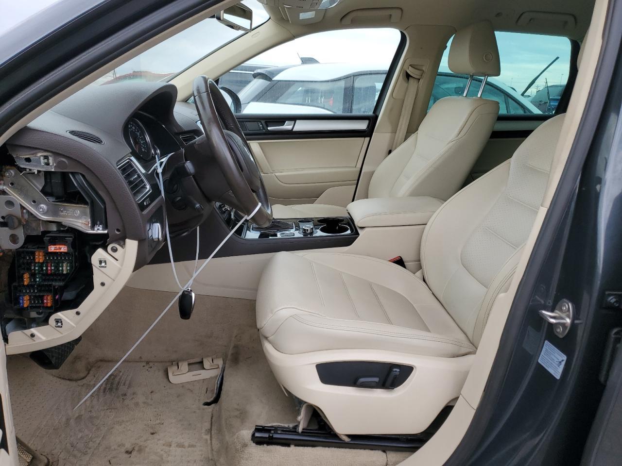 2013 VOLKSWAGEN TOUAREG V6 - Image 7