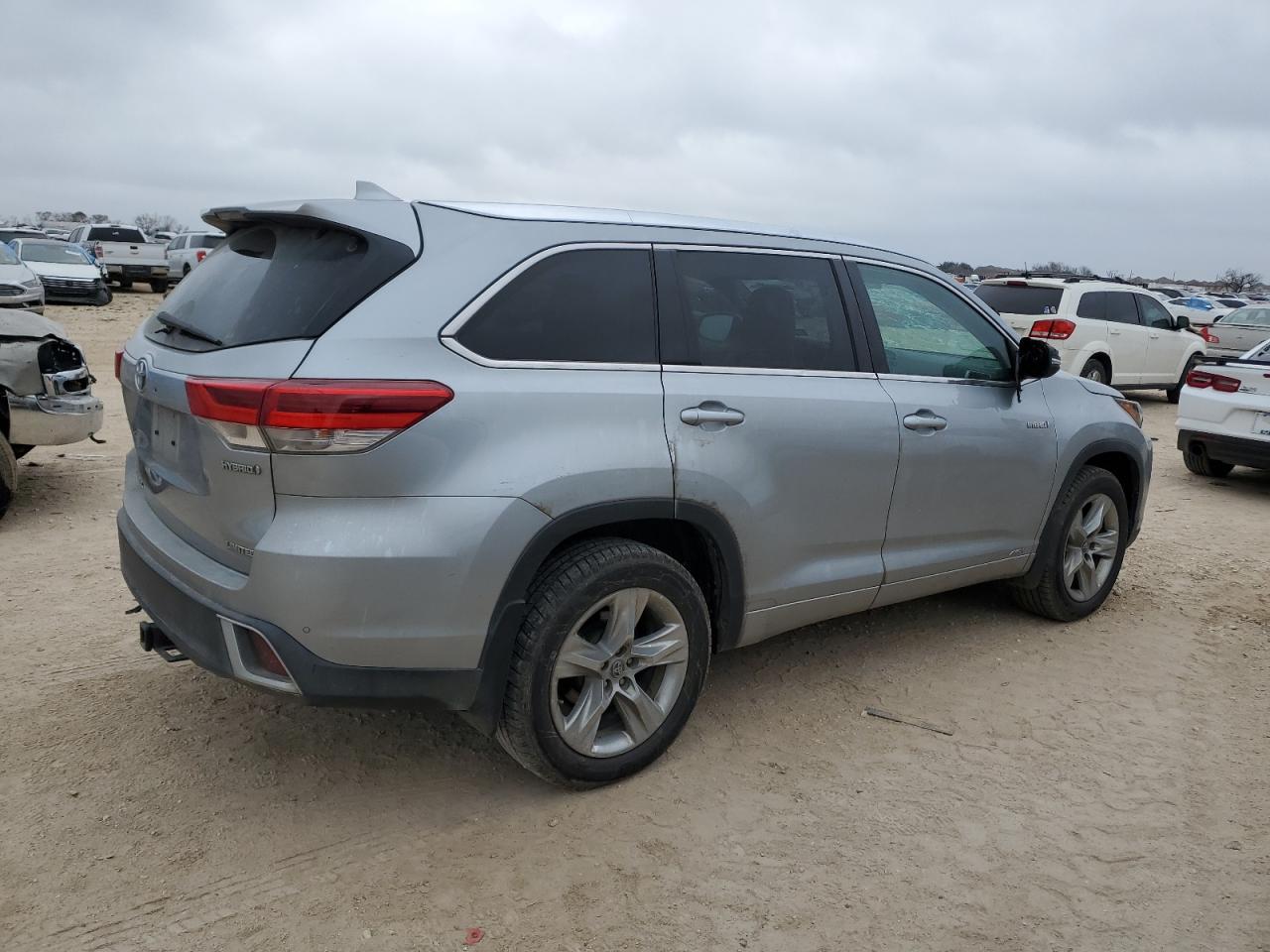2019 TOYOTA HIGHLANDER - Фото 3