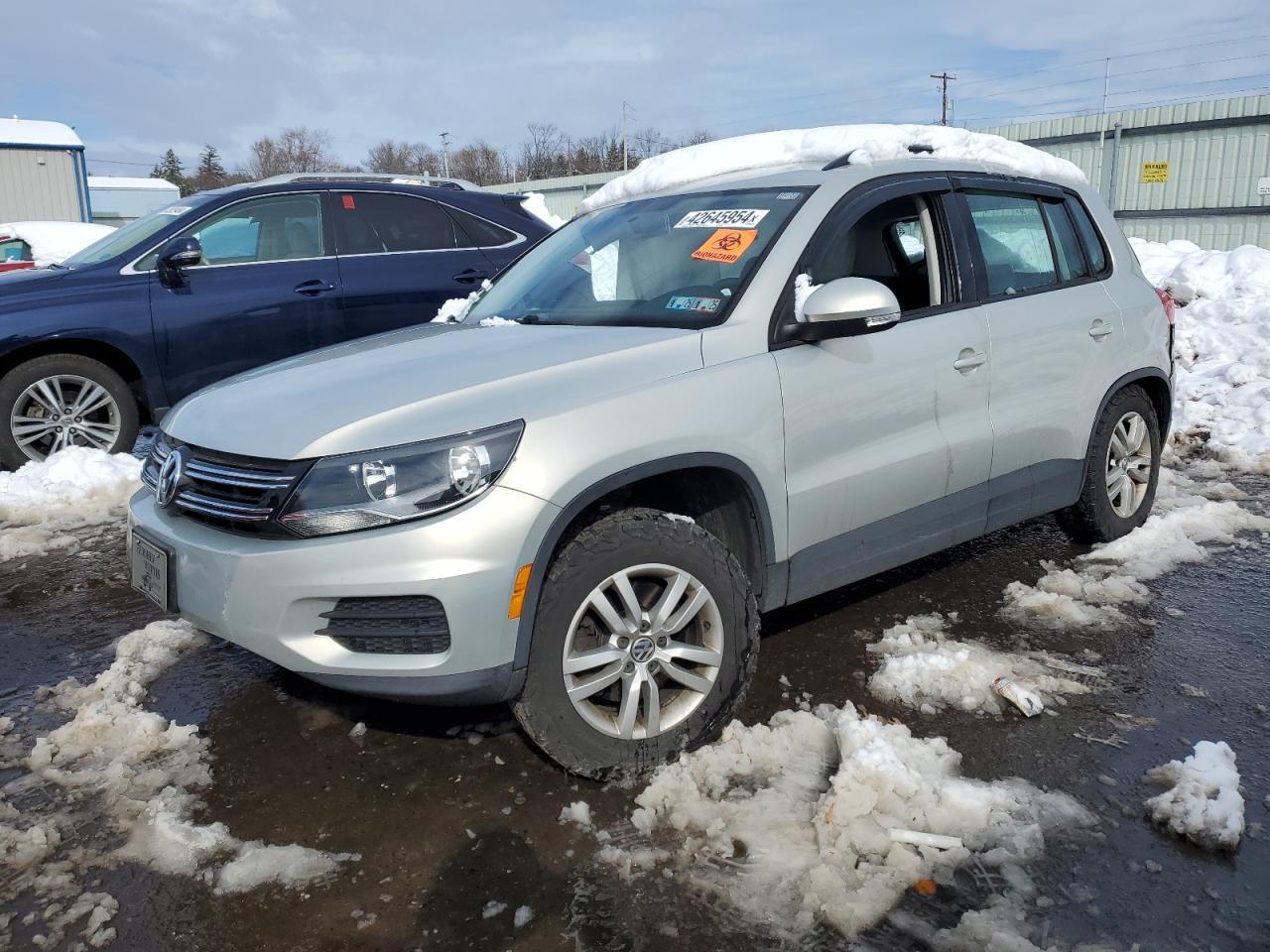 2015 VOLKSWAGEN TIGUAN S car image