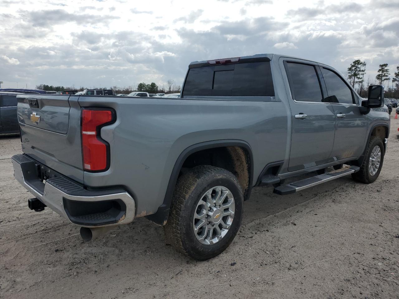 2024 CHEVROLET SILVERADO - Фото 3