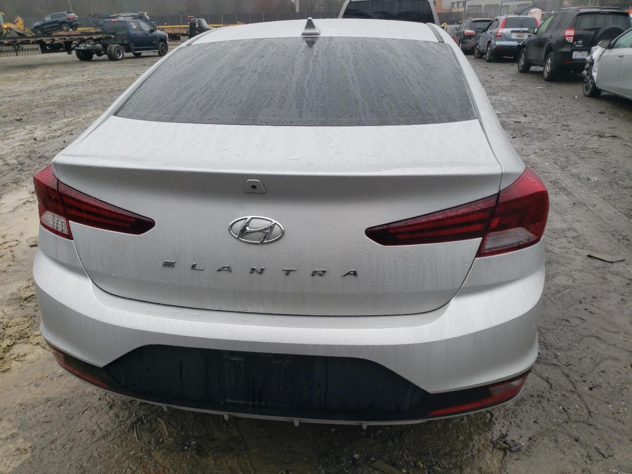 2019 HYUNDAI ELANTRA SE - Фото 6