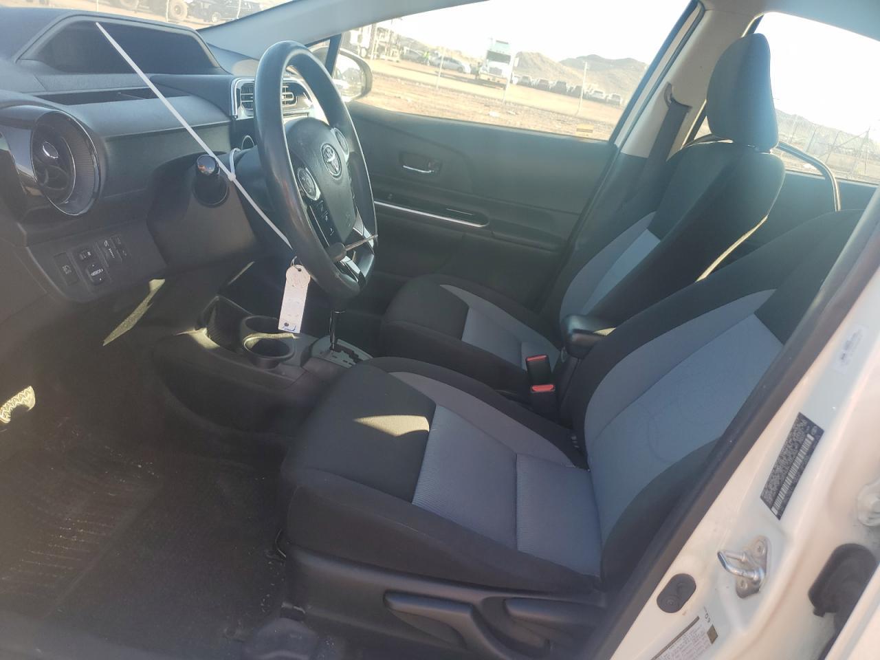 2018 TOYOTA PRIUS C - Image 7