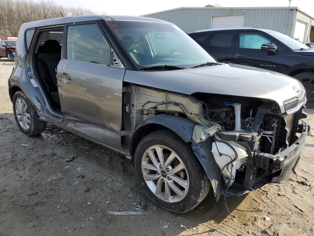 2019 KIA SOUL + - Image 4