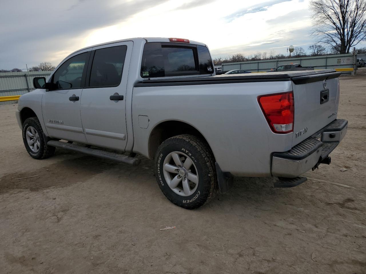 2013 NISSAN TITAN S - Фото 2