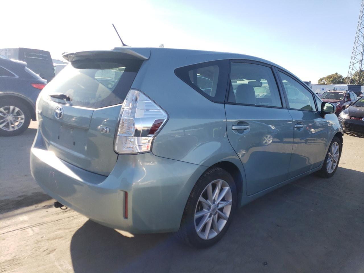 2013 TOYOTA PRIUS V - Фото 3