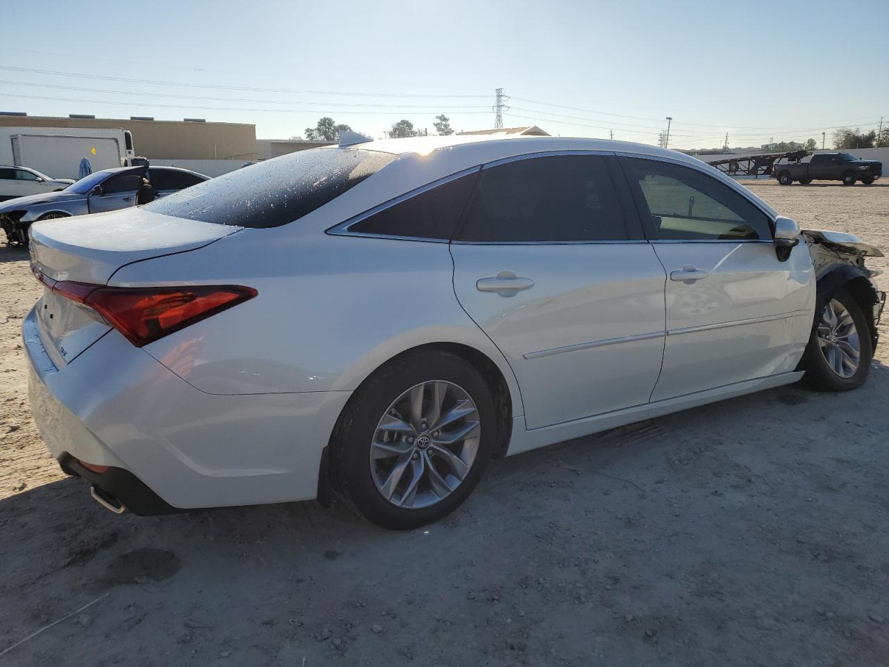 2022 TOYOTA AVALON XLE - Фото 3