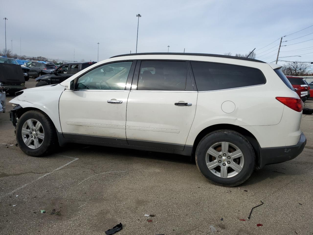 2012 CHEVROLET TRAVERSE L - Image 2