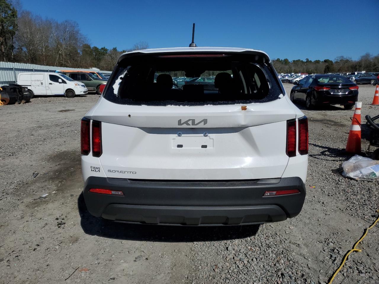2023 KIA SORENTO LX - Image 6