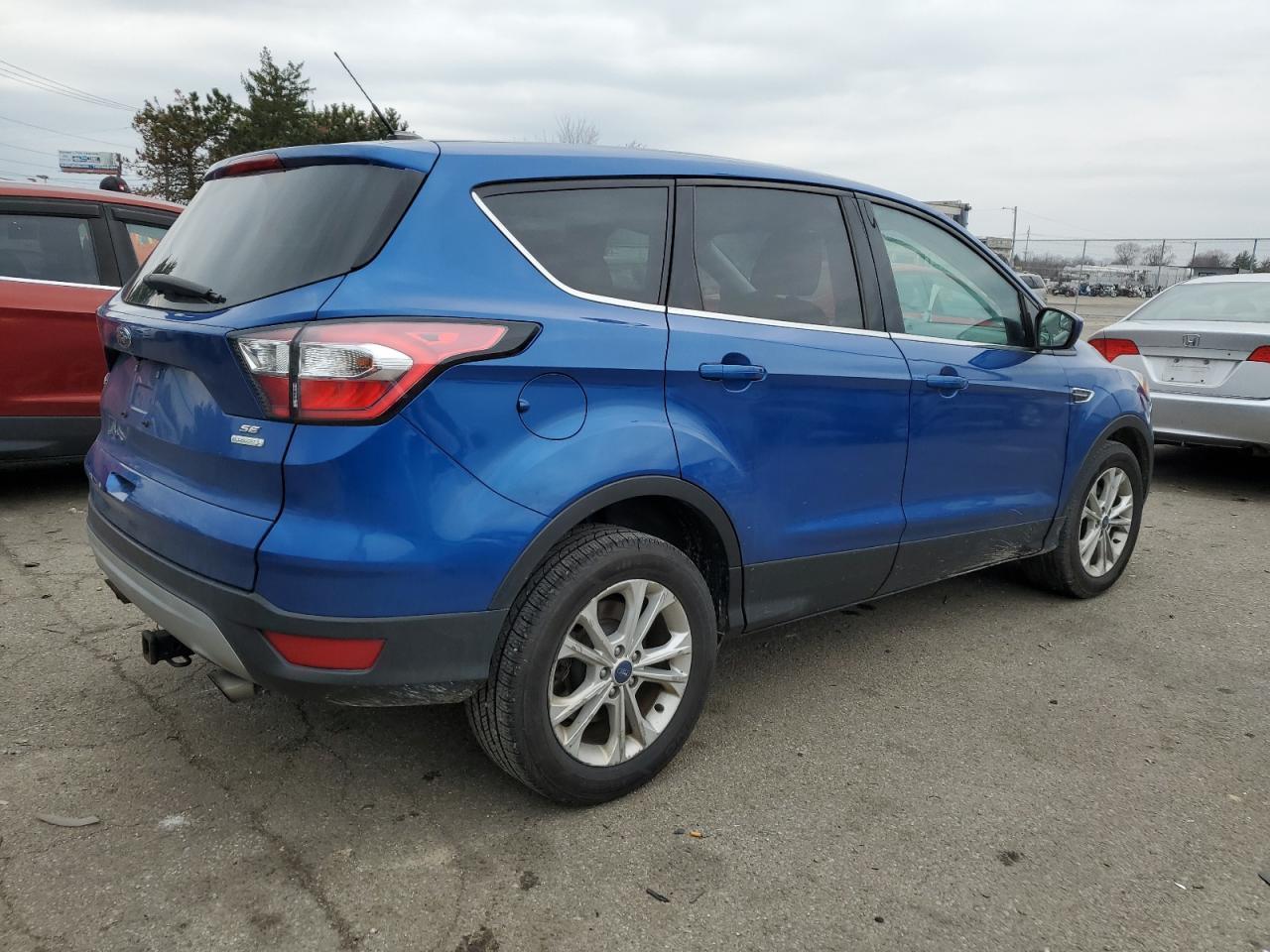 2017 FORD ESCAPE SE - Фото 3