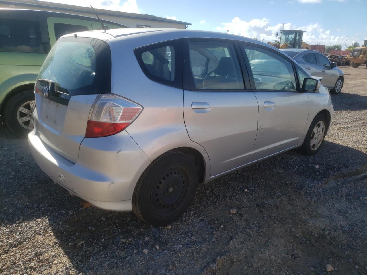 2013 HONDA FIT - Фото 3