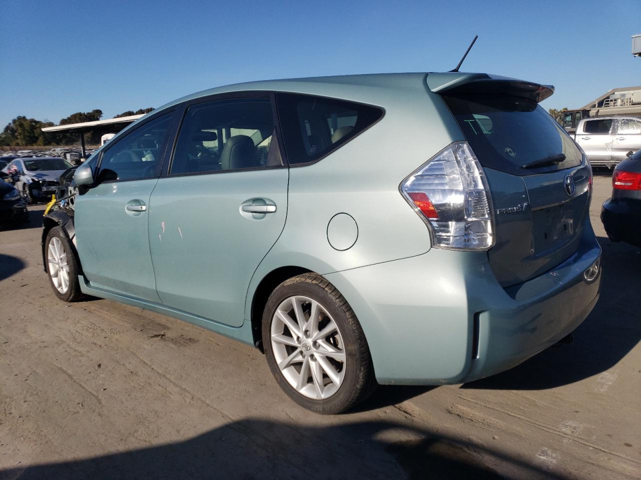 2013 TOYOTA PRIUS V - Фото 2