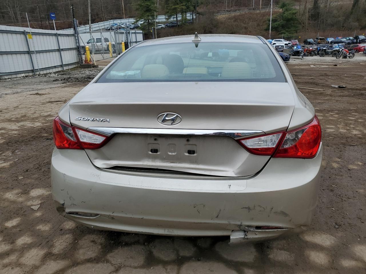 2011 HYUNDAI SONATA GLS - Image 6
