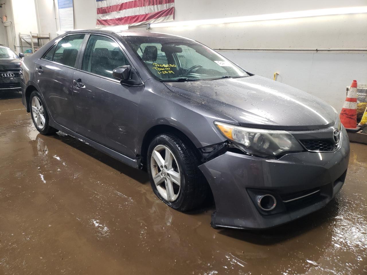 2014 TOYOTA CAMRY L - Фото 4