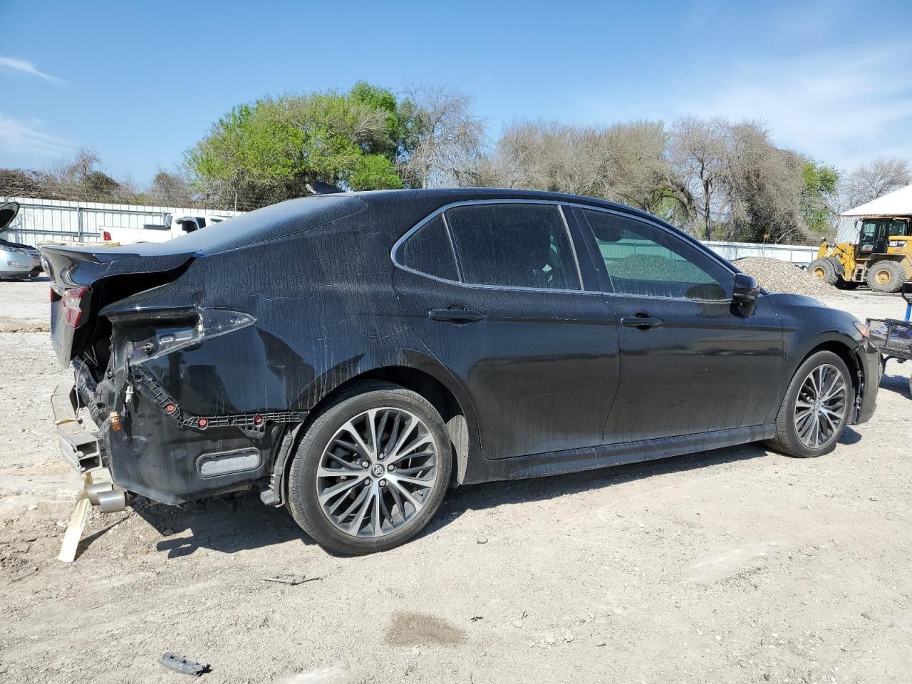 2019 TOYOTA CAMRY L - Фото 3