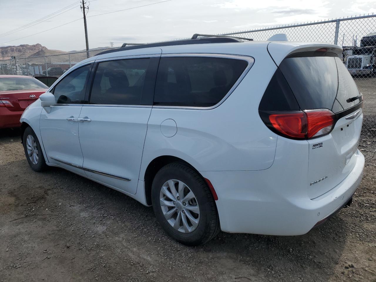 2017 CHRYSLER PACIFICA T - Image 2