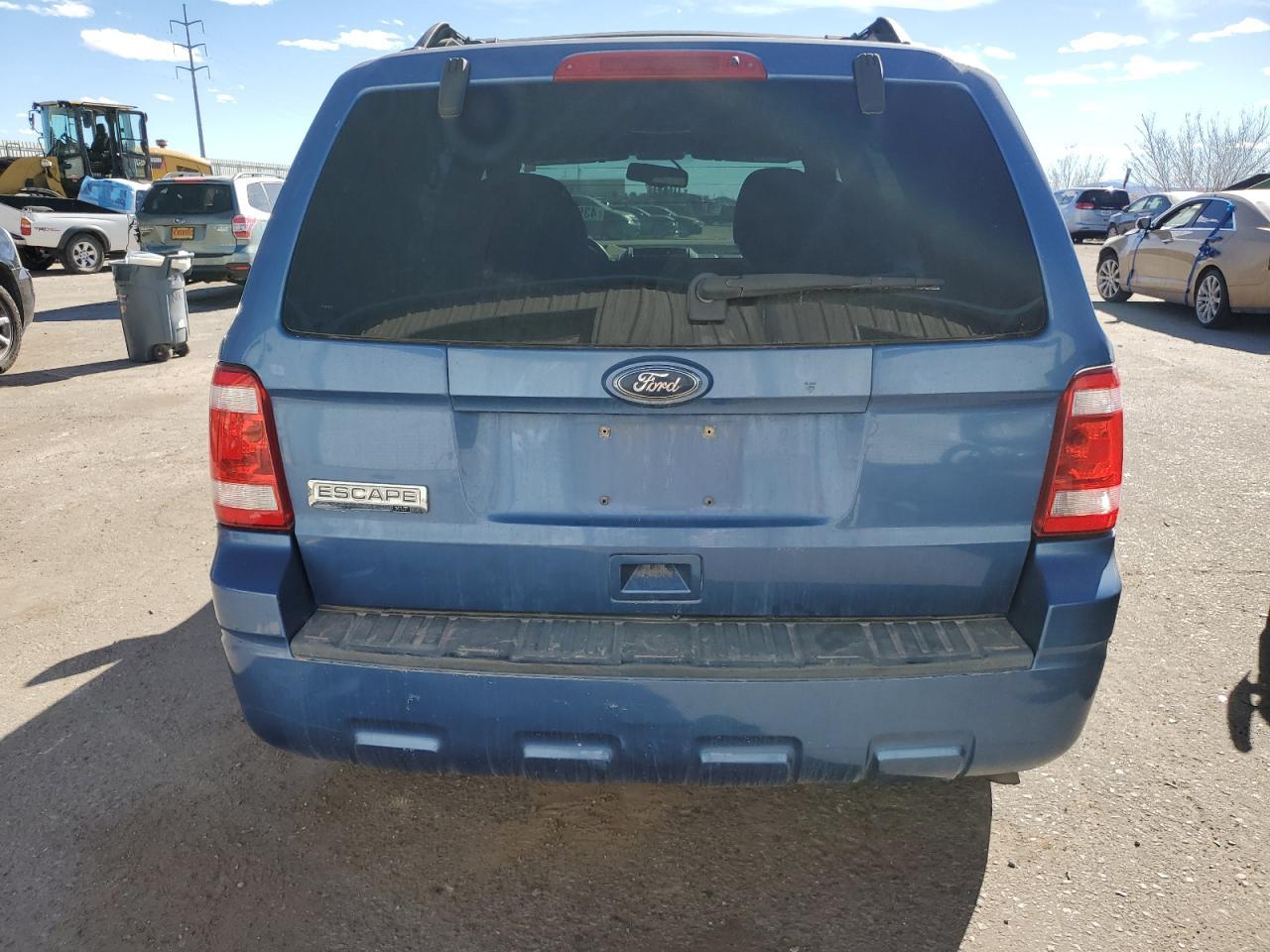 2010 FORD ESCAPE XLT - Image 6