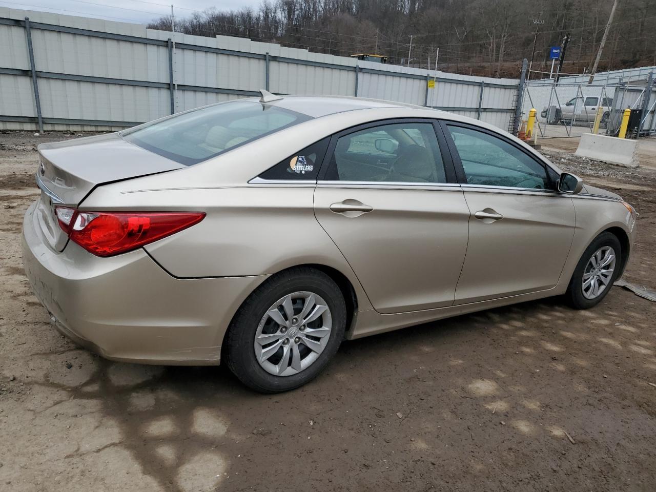 2011 HYUNDAI SONATA GLS - Image 3