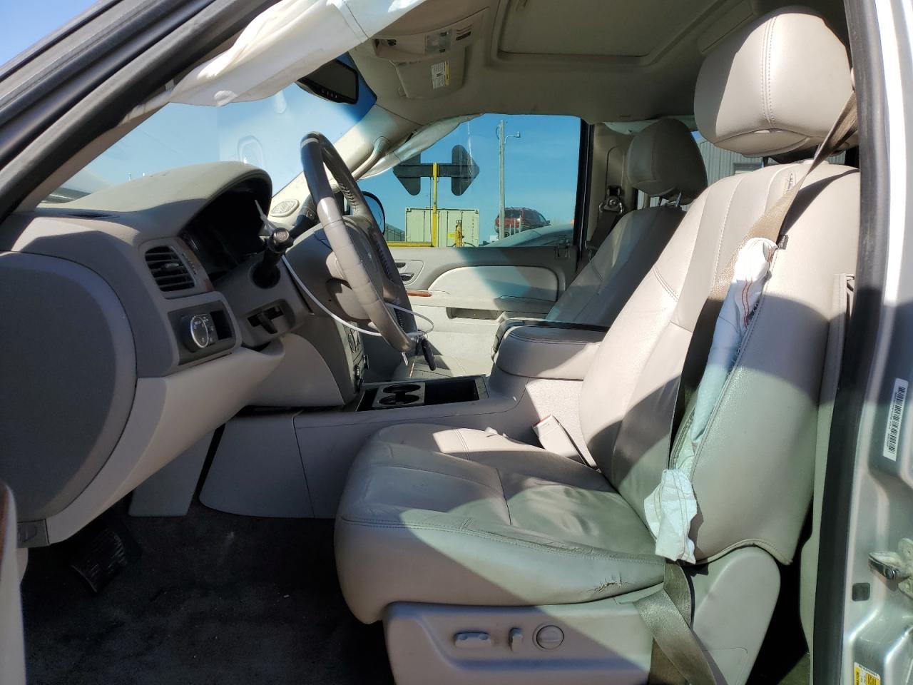 2012 GMC YUKON XL C - Image 7